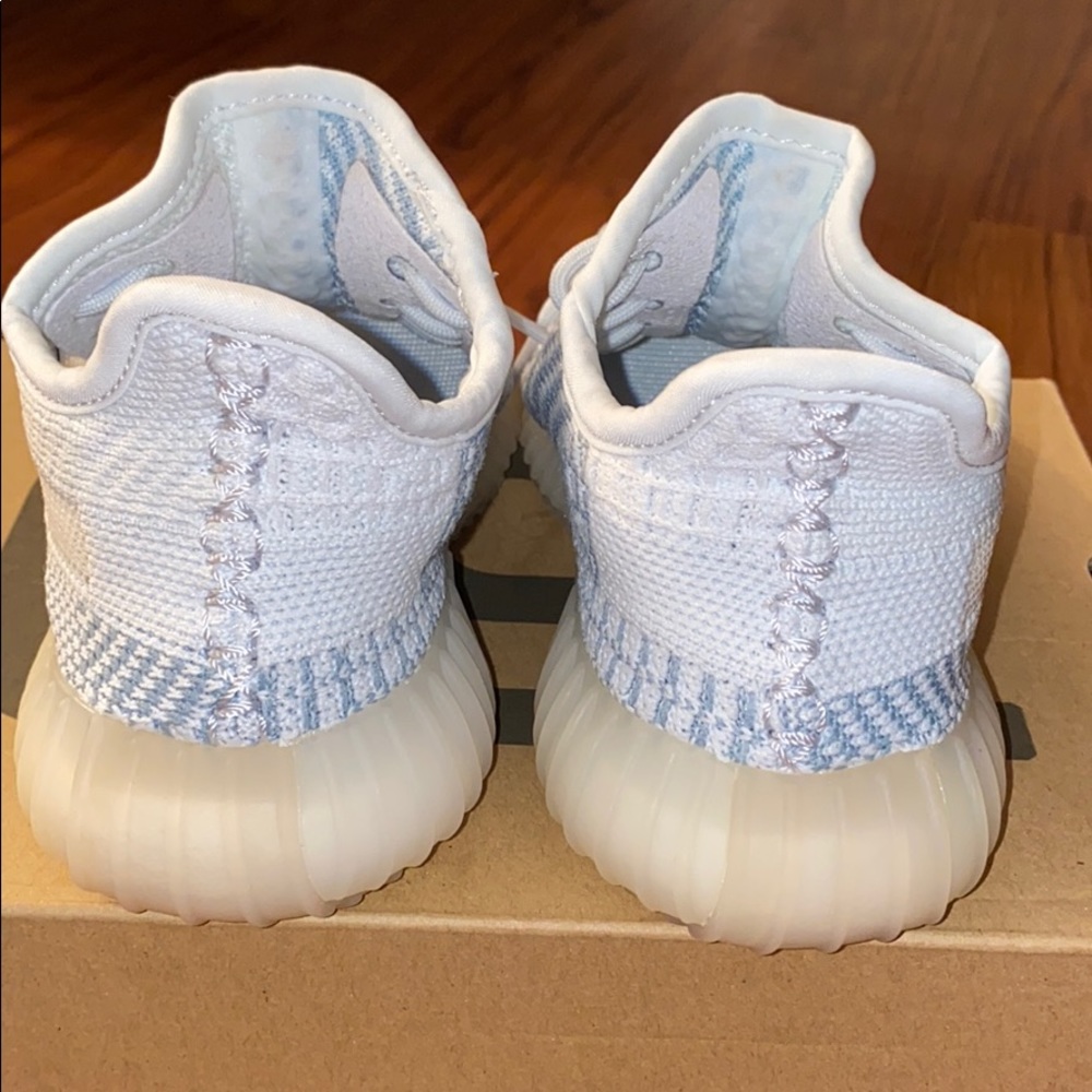 LIKE NEW! Authentic Yeezy Boost 350 (TD)